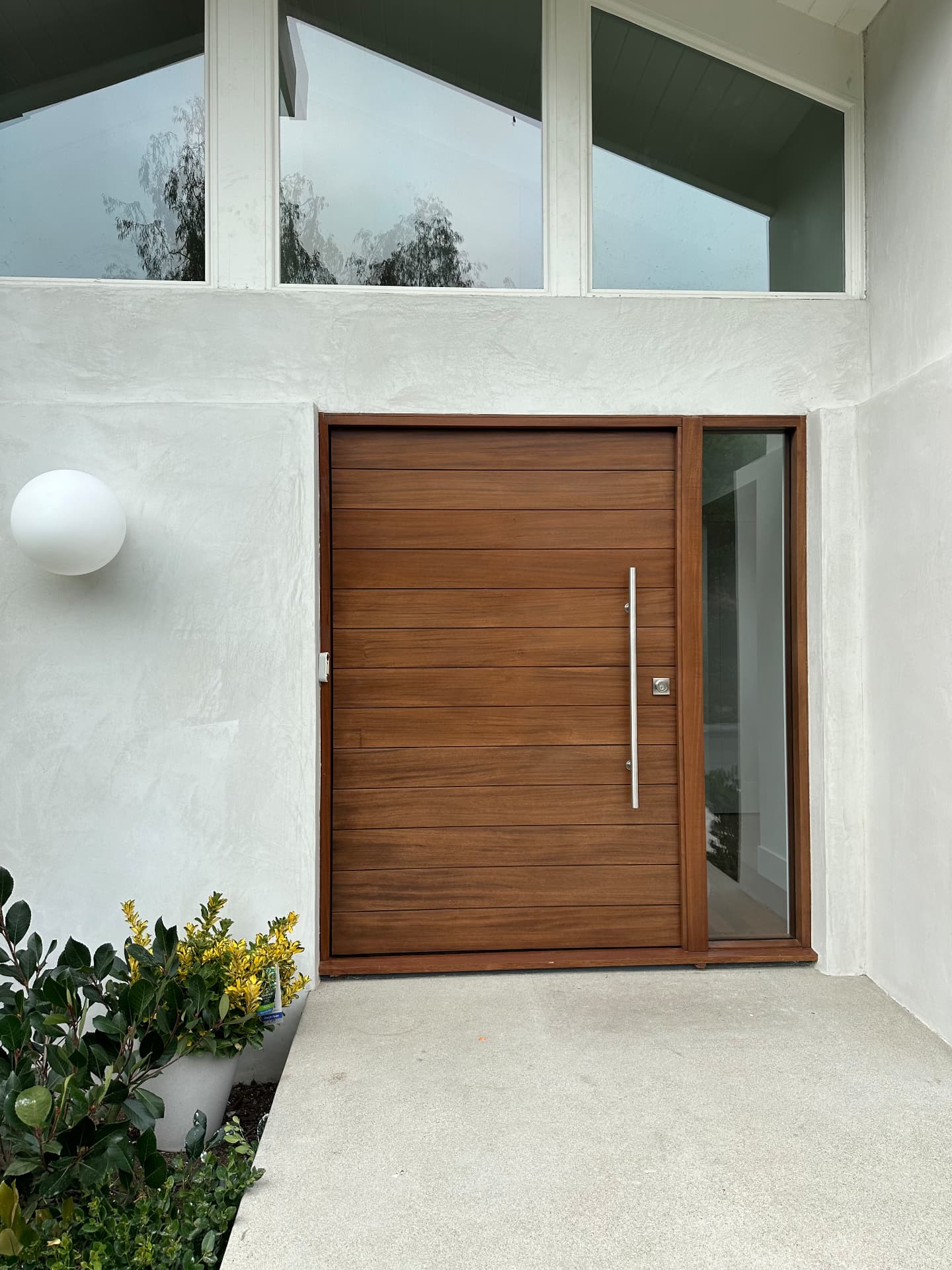 ED-26 — African Mahogany Slat Entry with Sidelight