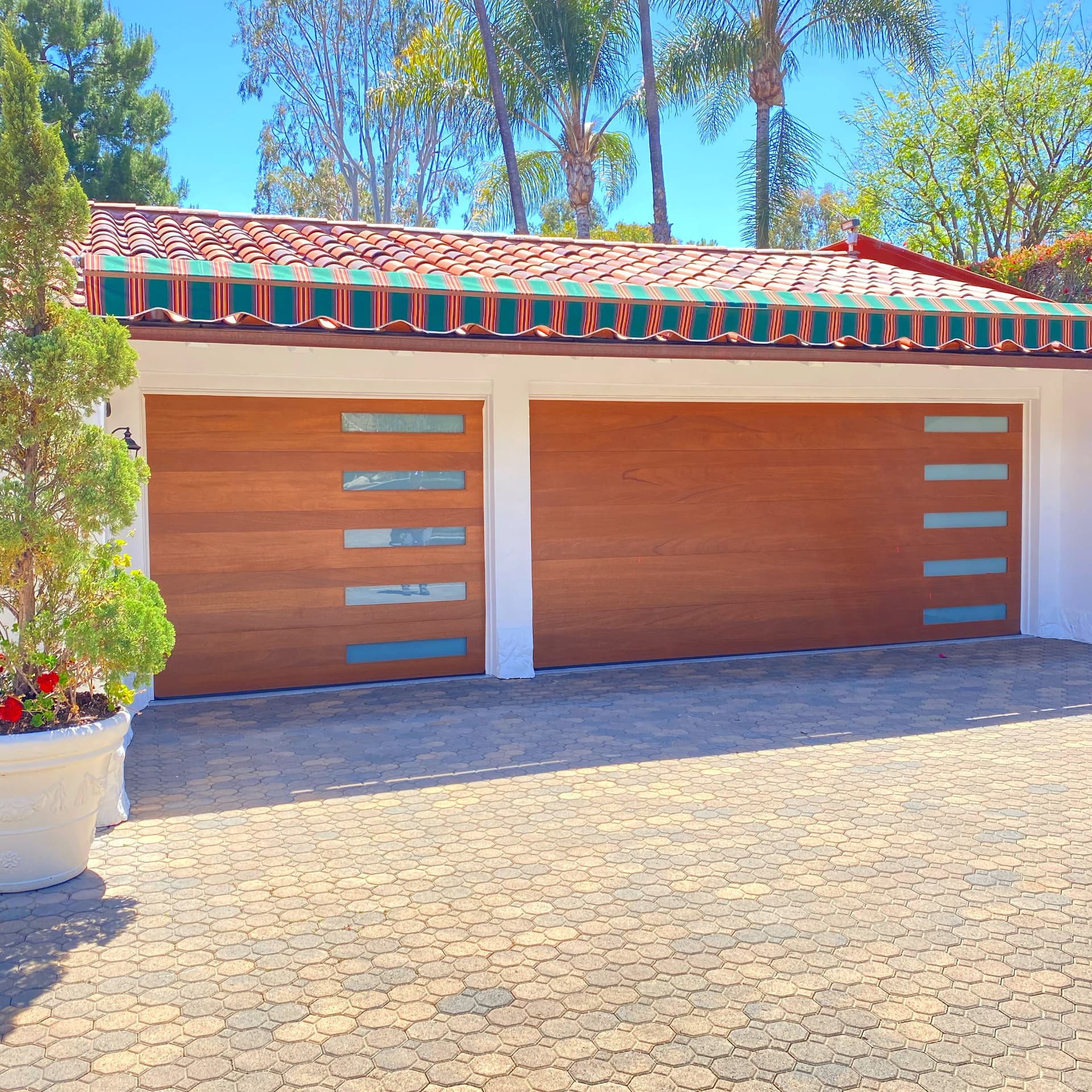 GD-19 — Modern African Mahogany Garage Door with White Laminated Glass