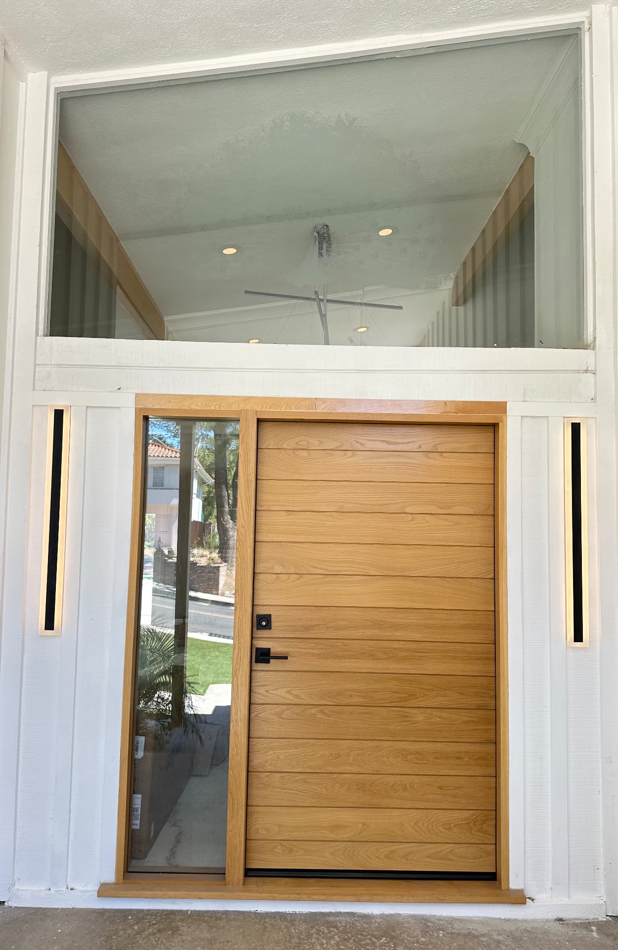 ED-22 — White Oak Slat Entry with Glass Sidelight & Transom