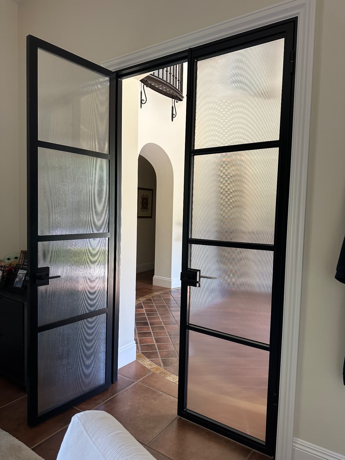 ID-05 — Black Steel Four-Lite Reeded Glass Double Interior Doors