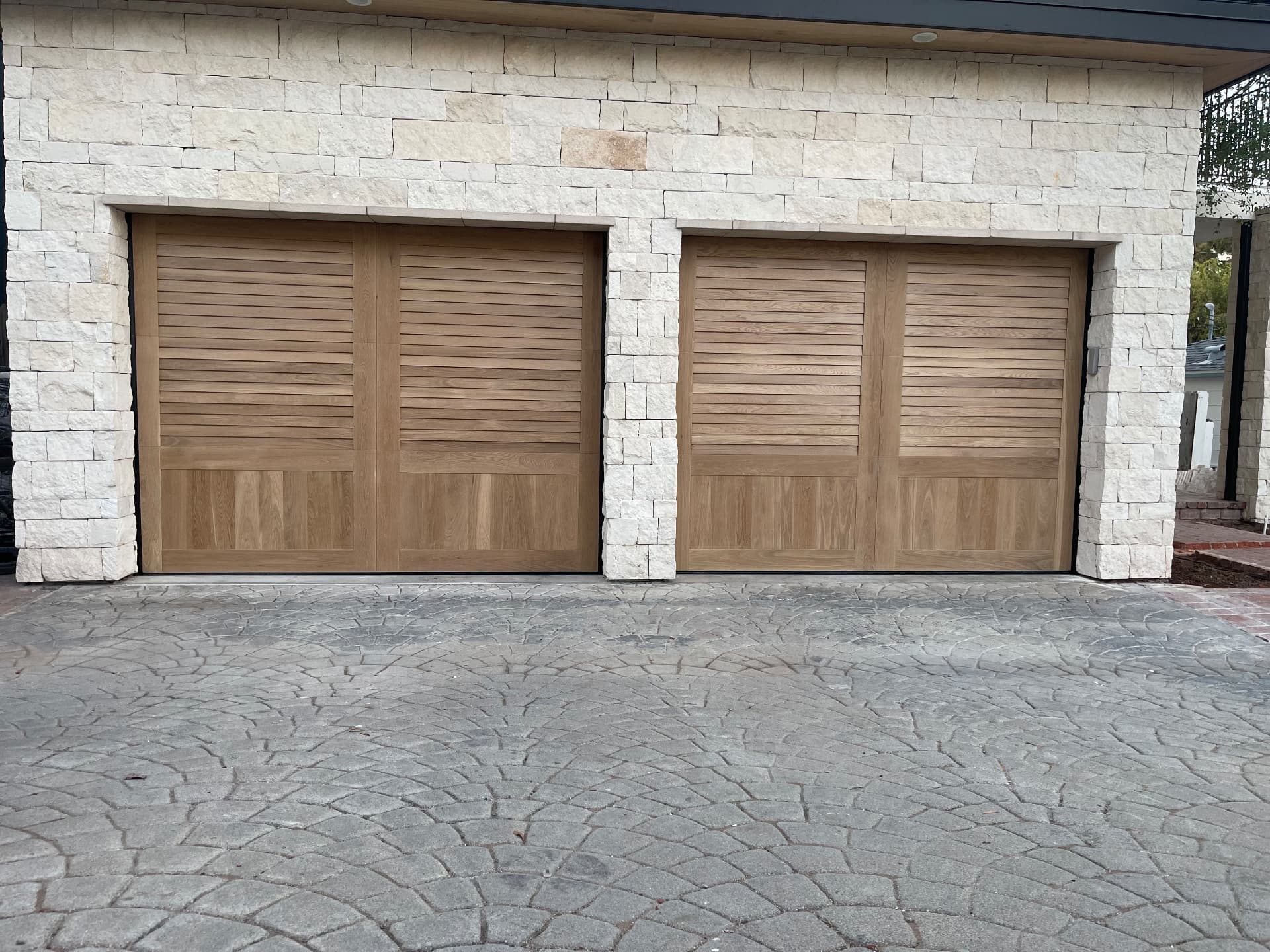 GD-09 — White Oak Louvered Design