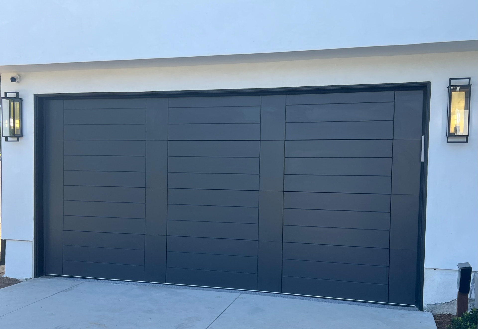 GD-29 — Paint Grade Modern Garage Door
