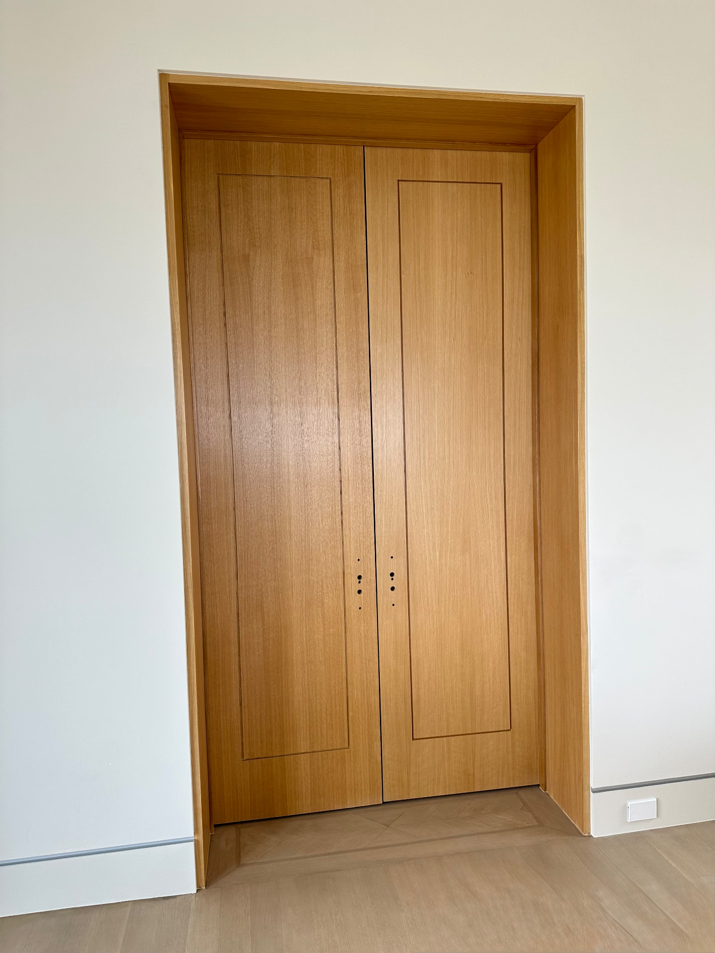 ID-06 — White Oak Recessed Shaker Double Interior Doors