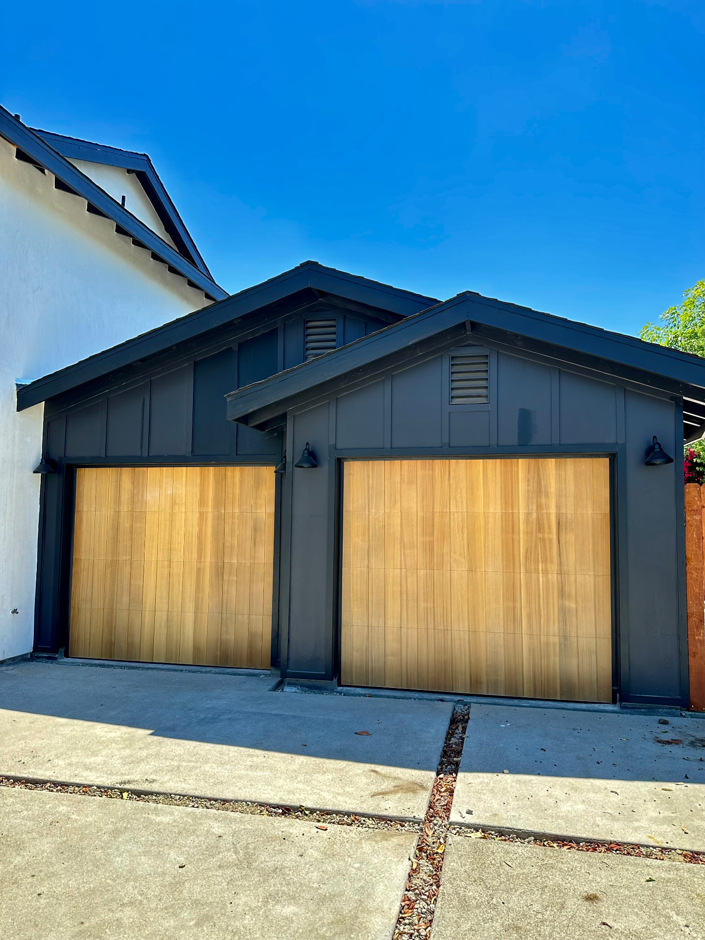 GD-10 — Vertical Grain Clear Cedar Modern Garage Door