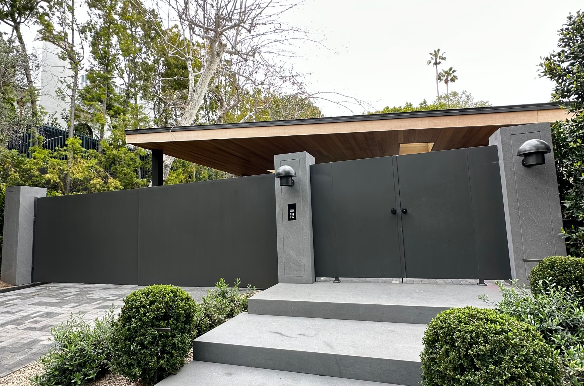 DG-06 — Custom Flush Steel Motorized Swinging Double Driveway Gate