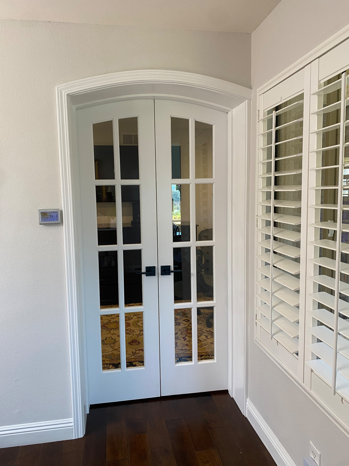 ID-03 — White Arched-Top French Double Doors, Eight-Lite