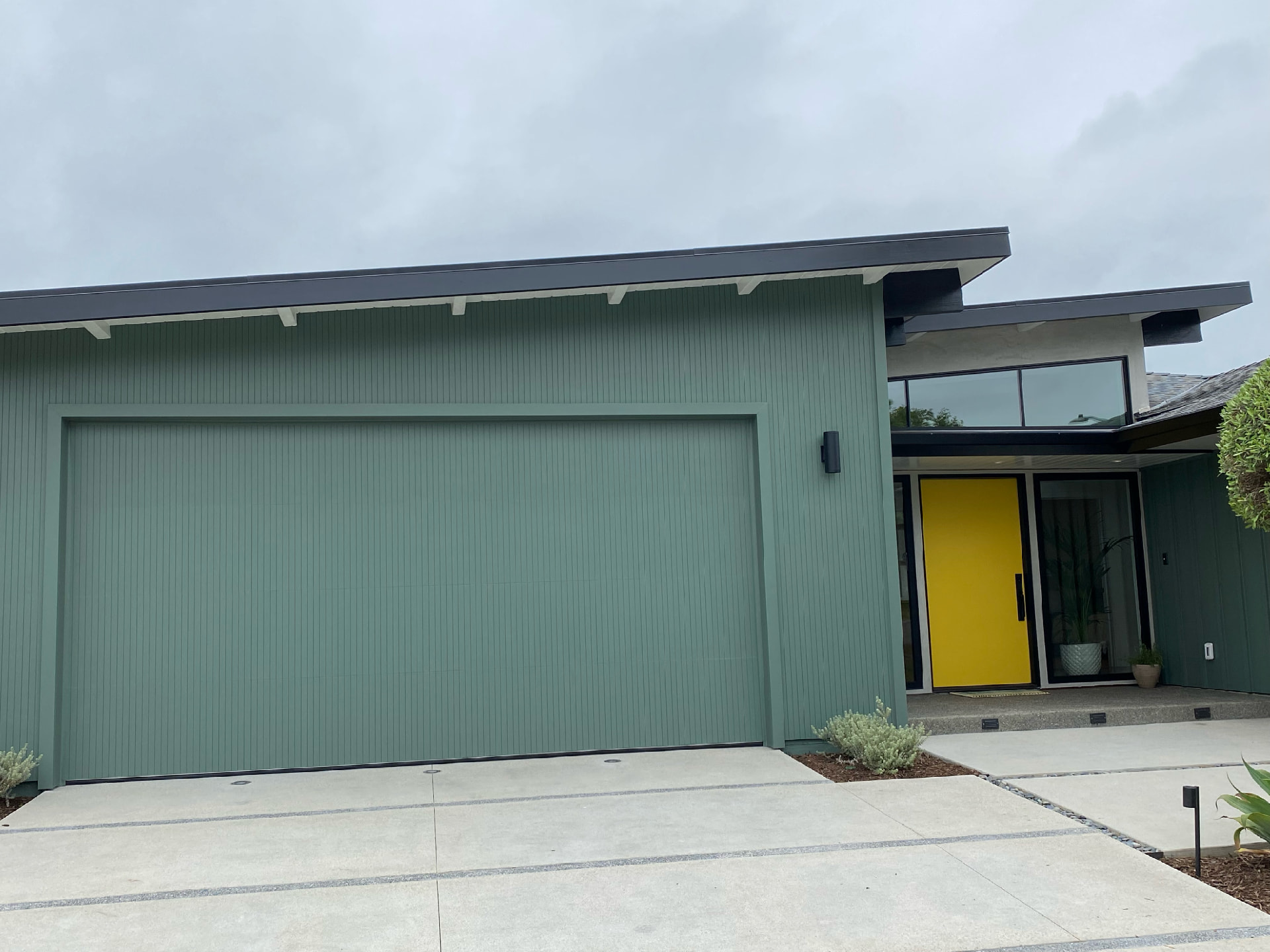 GD-07 — Modern Flush Garage Door