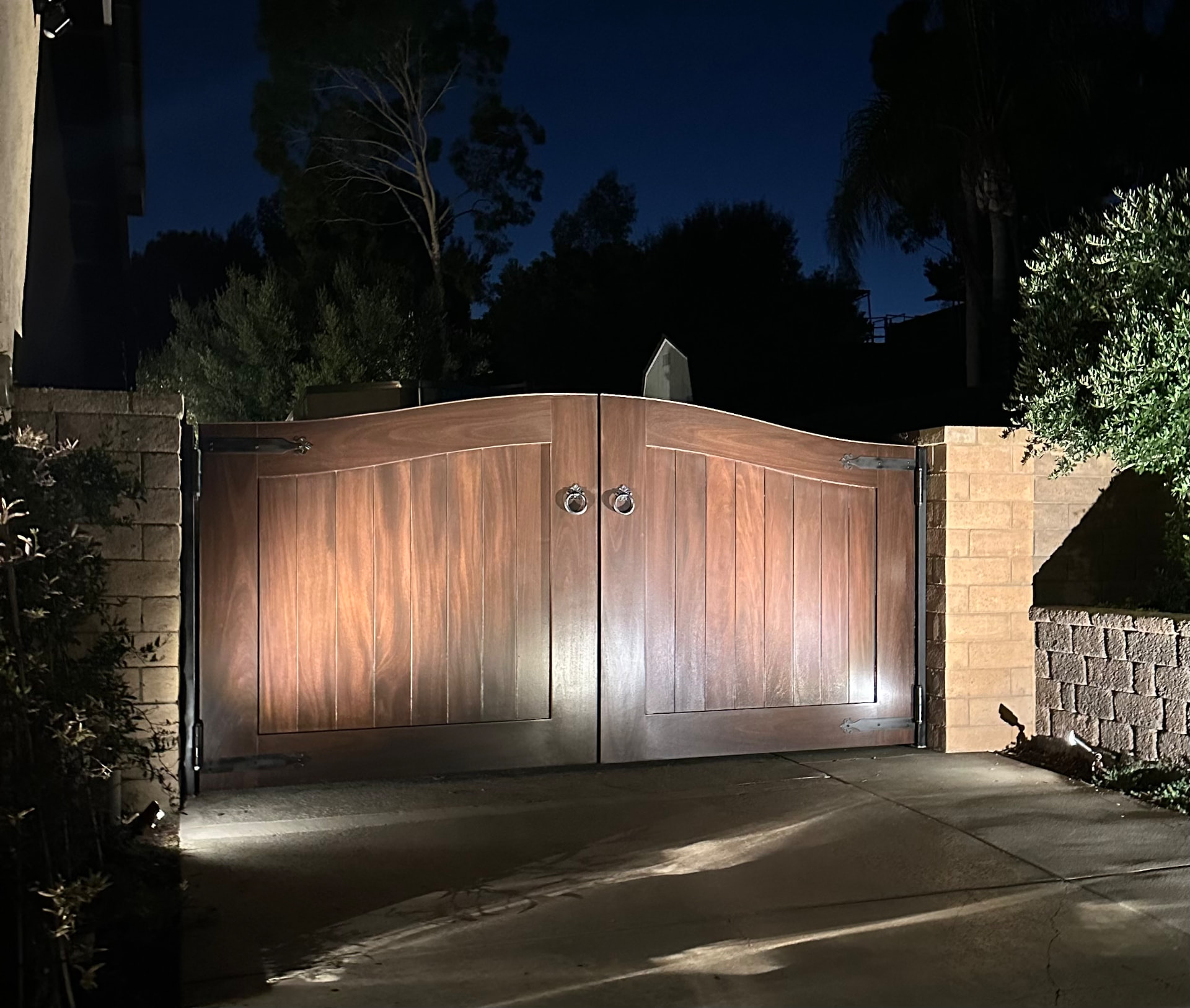 DG-04 — Custom African Mahogany Double Driveway Gate