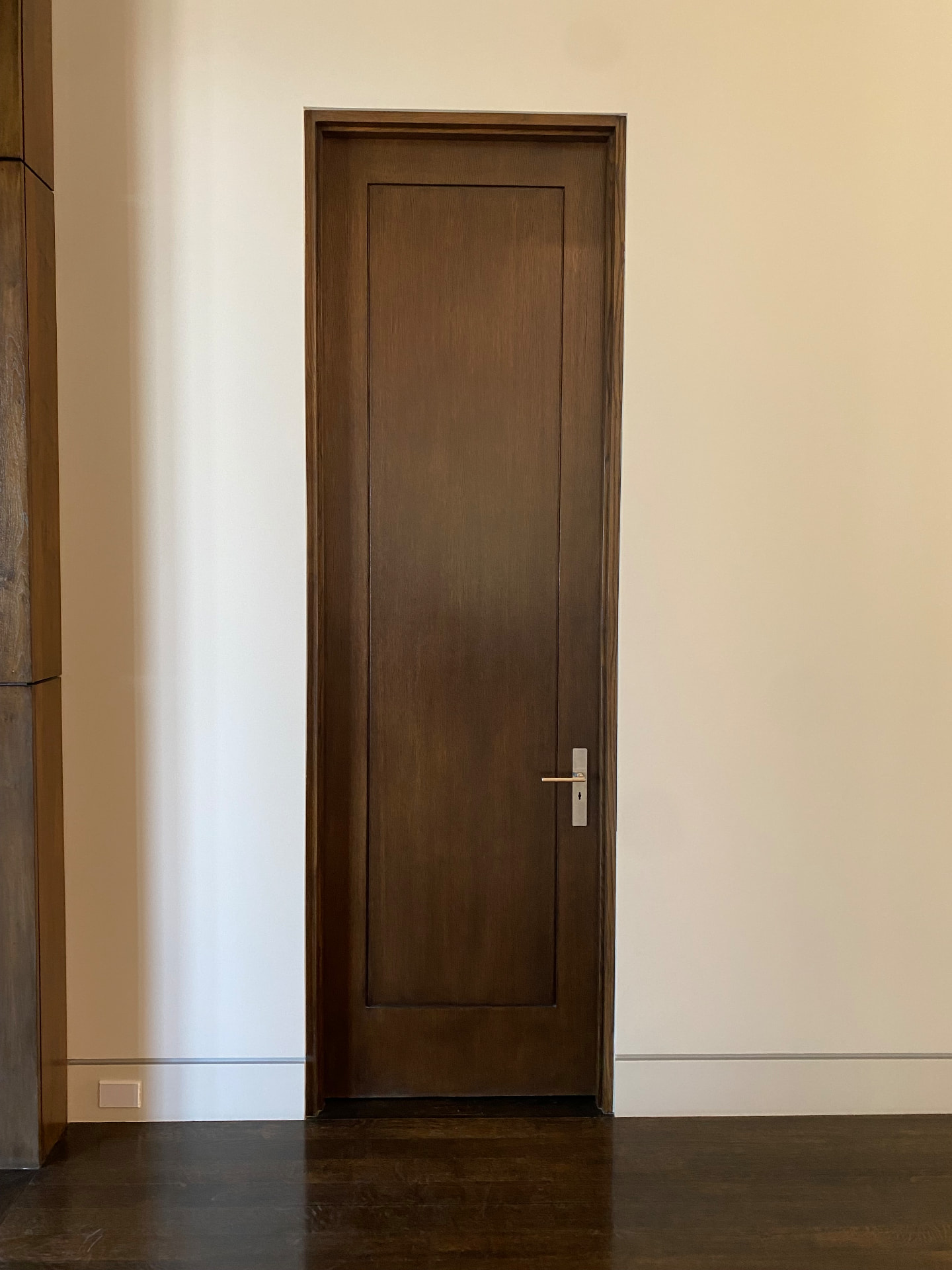 ID-04 — Stained Oak Single-Panel Shaker Interior Door