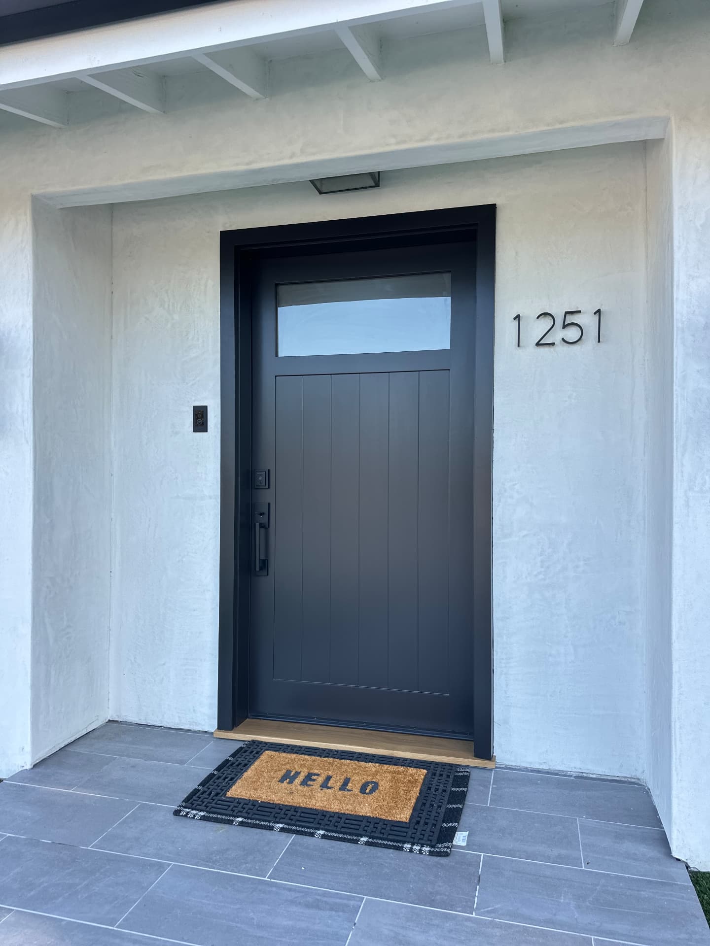 ED-27 — Paint Grade, Stile and Rail Door with Frosted Glass