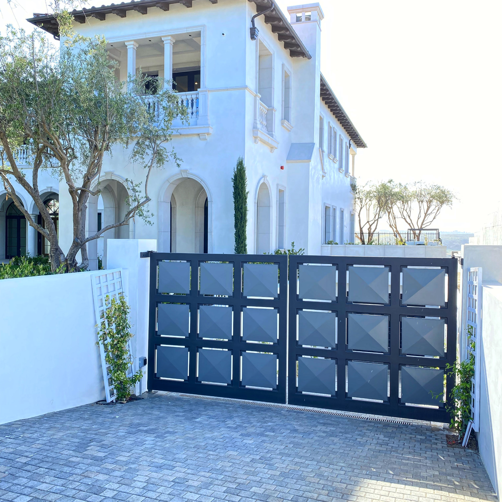 DG-03 — Custom Steel Motorized Driveway Gate